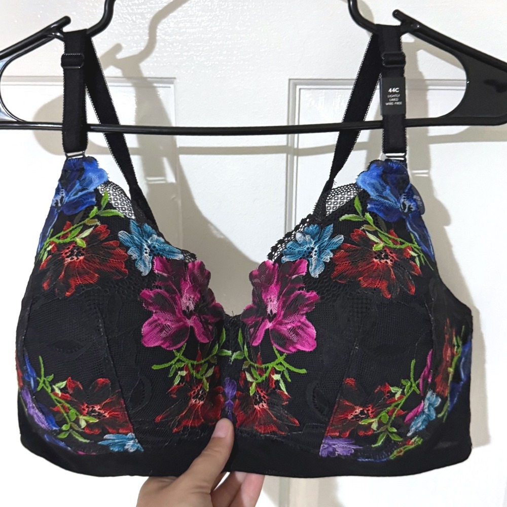 Torrid Curve Black Floral Embroidered Wire-Free Bra 44C Lightly Lined Smoothing